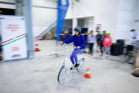 Čelada je obvezna do 18. leta in priporočljiva tudi kasneje, foto STA